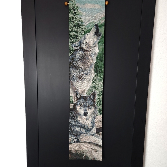WOLVES WALL TAPESTRY - Picture 1 of 8